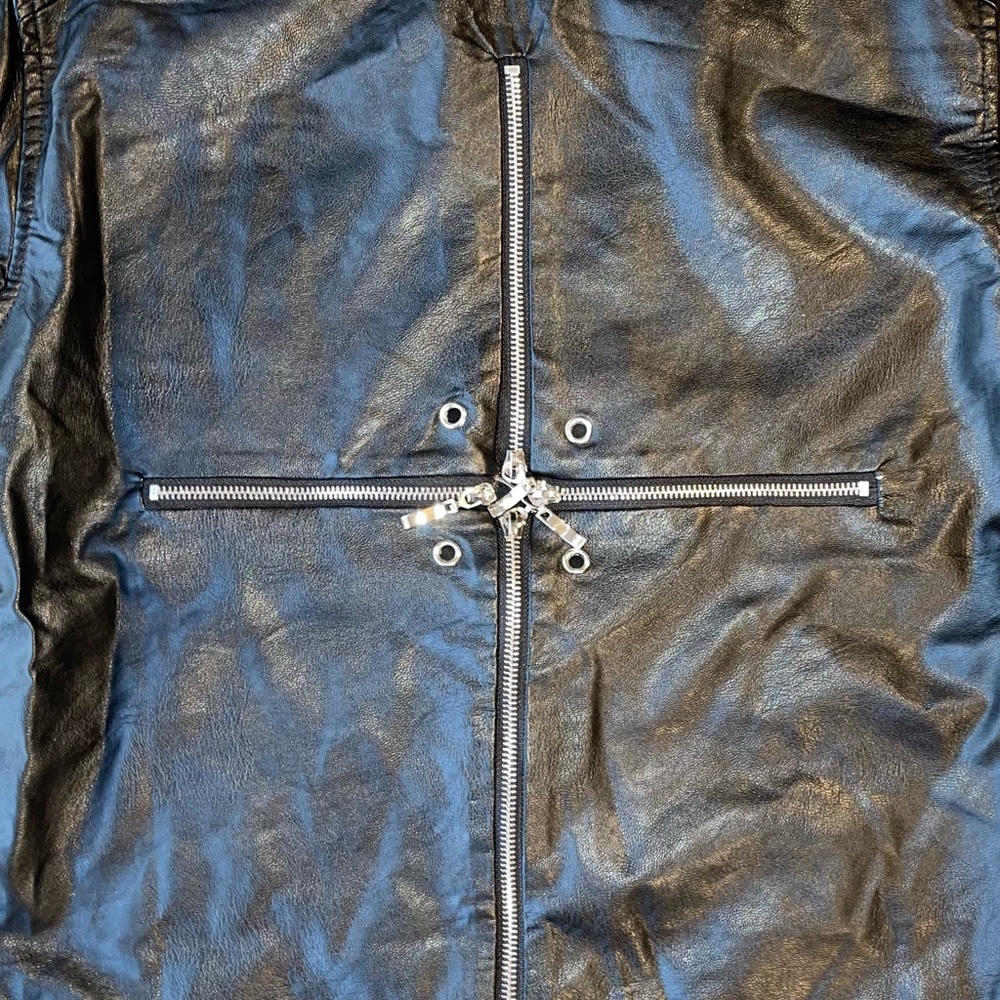 EST 1999 Imperious Top With Zipped Front